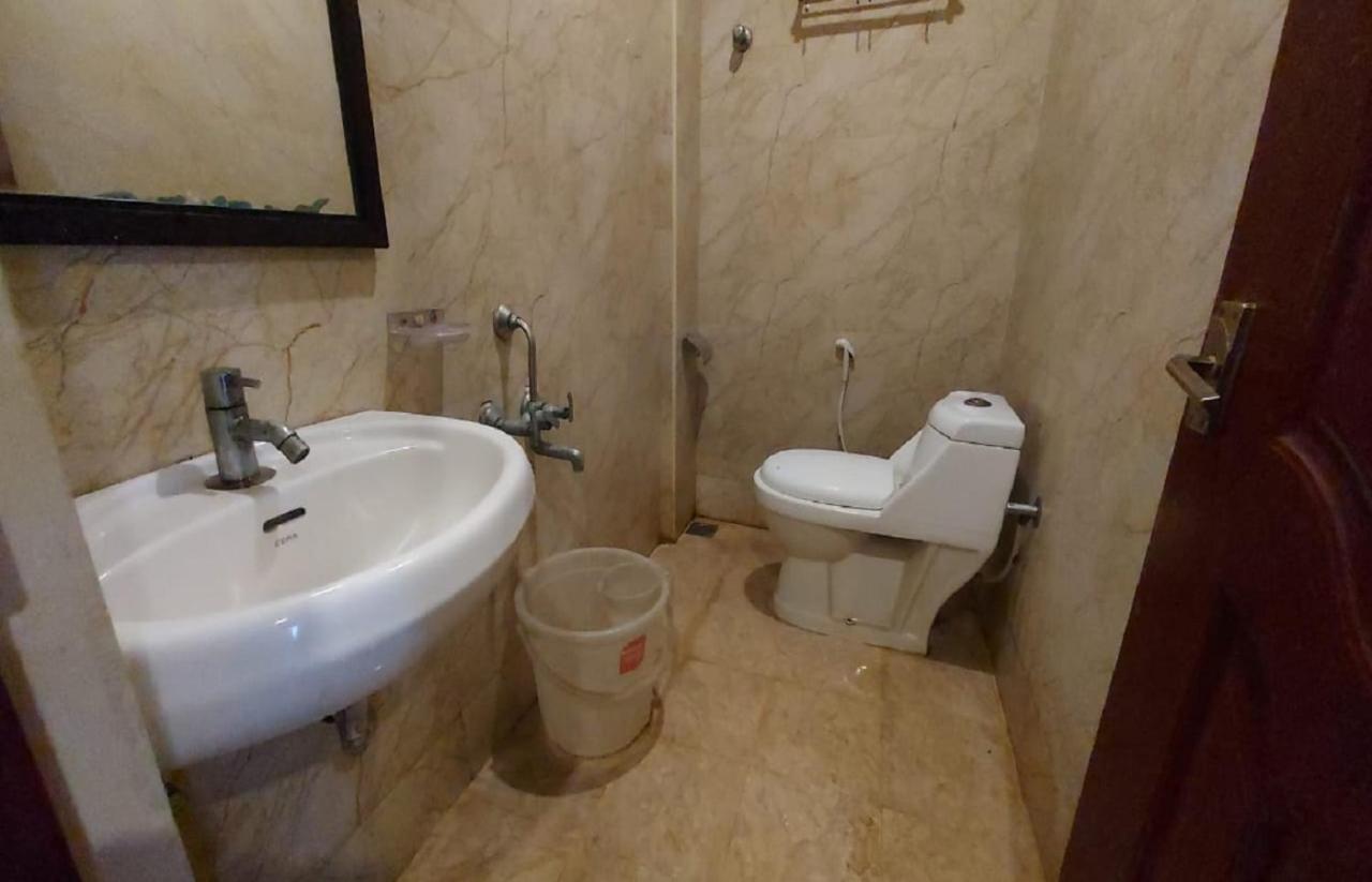 Royal Grand Bed & Breakfast Tambaram Bagian luar foto
